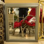 Ogledalo sa sivim ramom